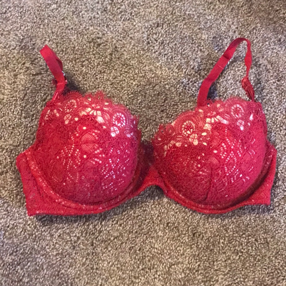 Victoria’s Secret bra 32C